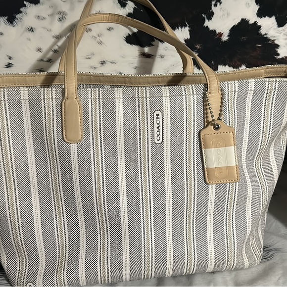 Coach - Picture 2 of 4